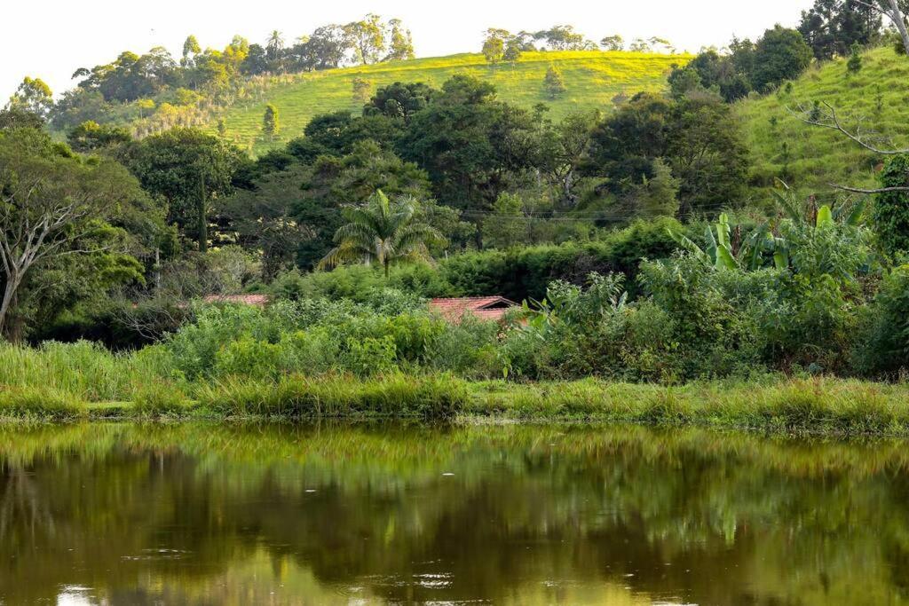 Recanto Dos Beija Flores, Chale Lantana C Монте Алегре до Сул Екстериор снимка